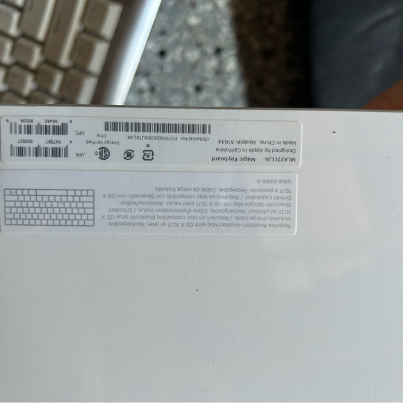 Brand new! Apple A1644 magic wireless keyboard - Picture 2 of 2